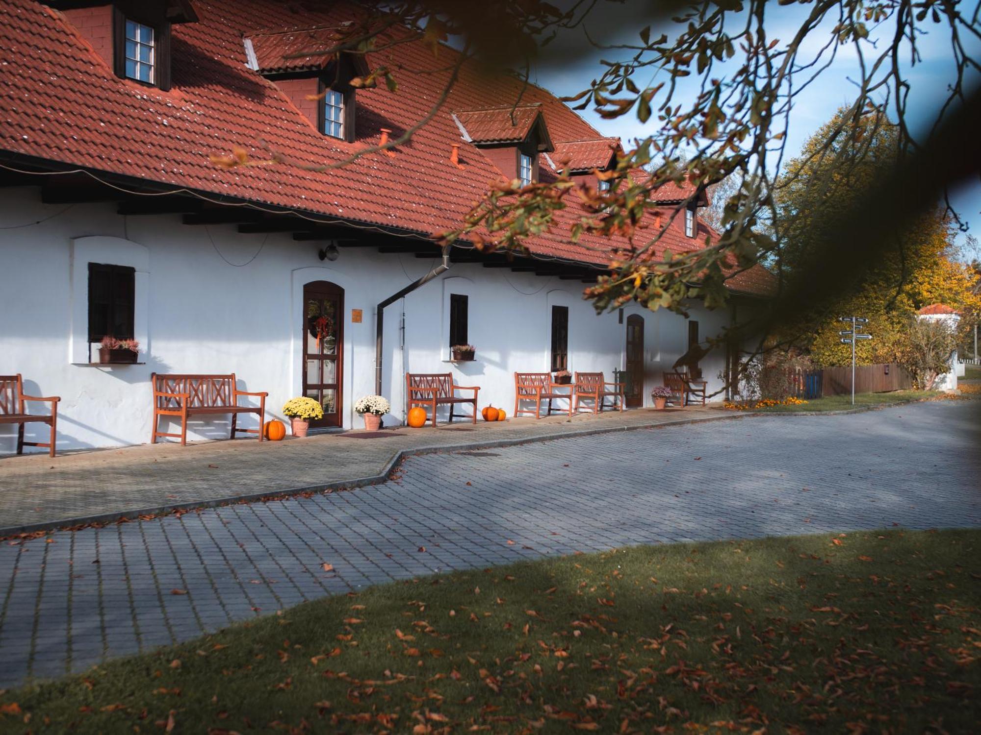 Darovansky Dvur - Wellness & Golf Hotel Браси Экстерьер фото
