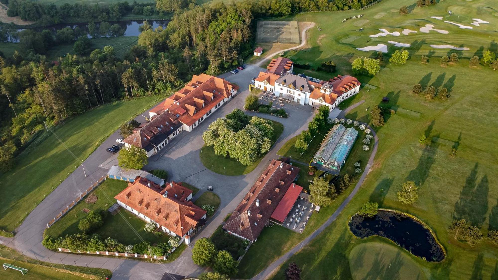 Darovansky Dvur - Wellness & Golf Hotel Браси Экстерьер фото