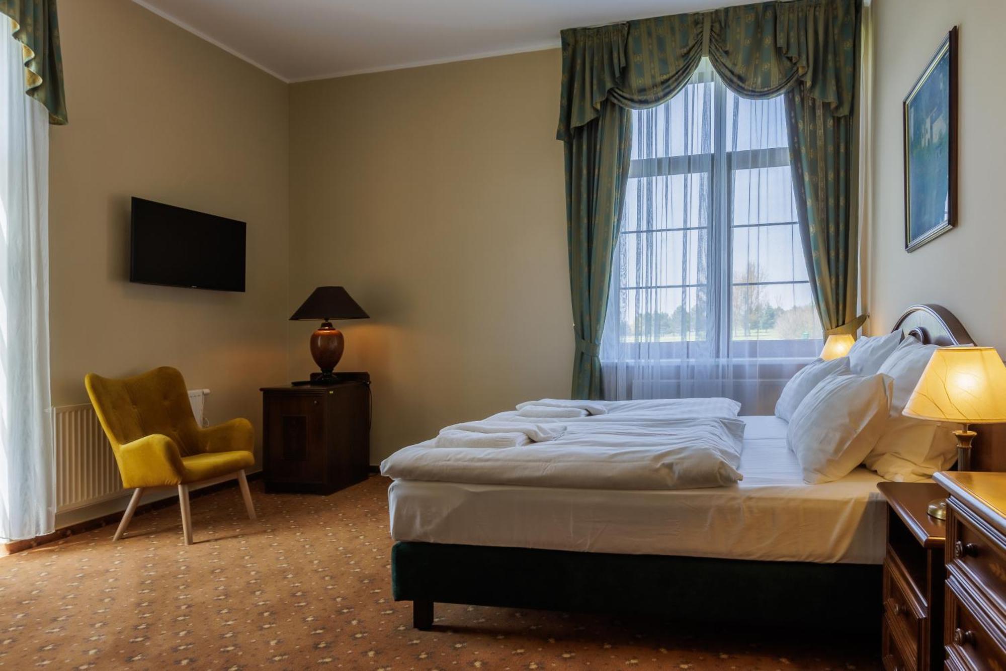 Darovansky Dvur - Wellness & Golf Hotel Браси Экстерьер фото