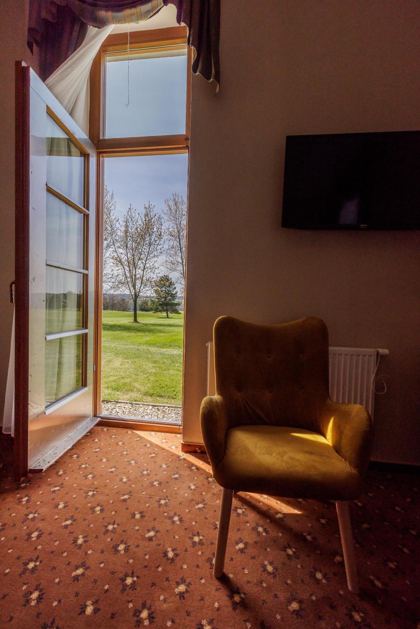 Darovansky Dvur - Wellness & Golf Hotel Браси Экстерьер фото