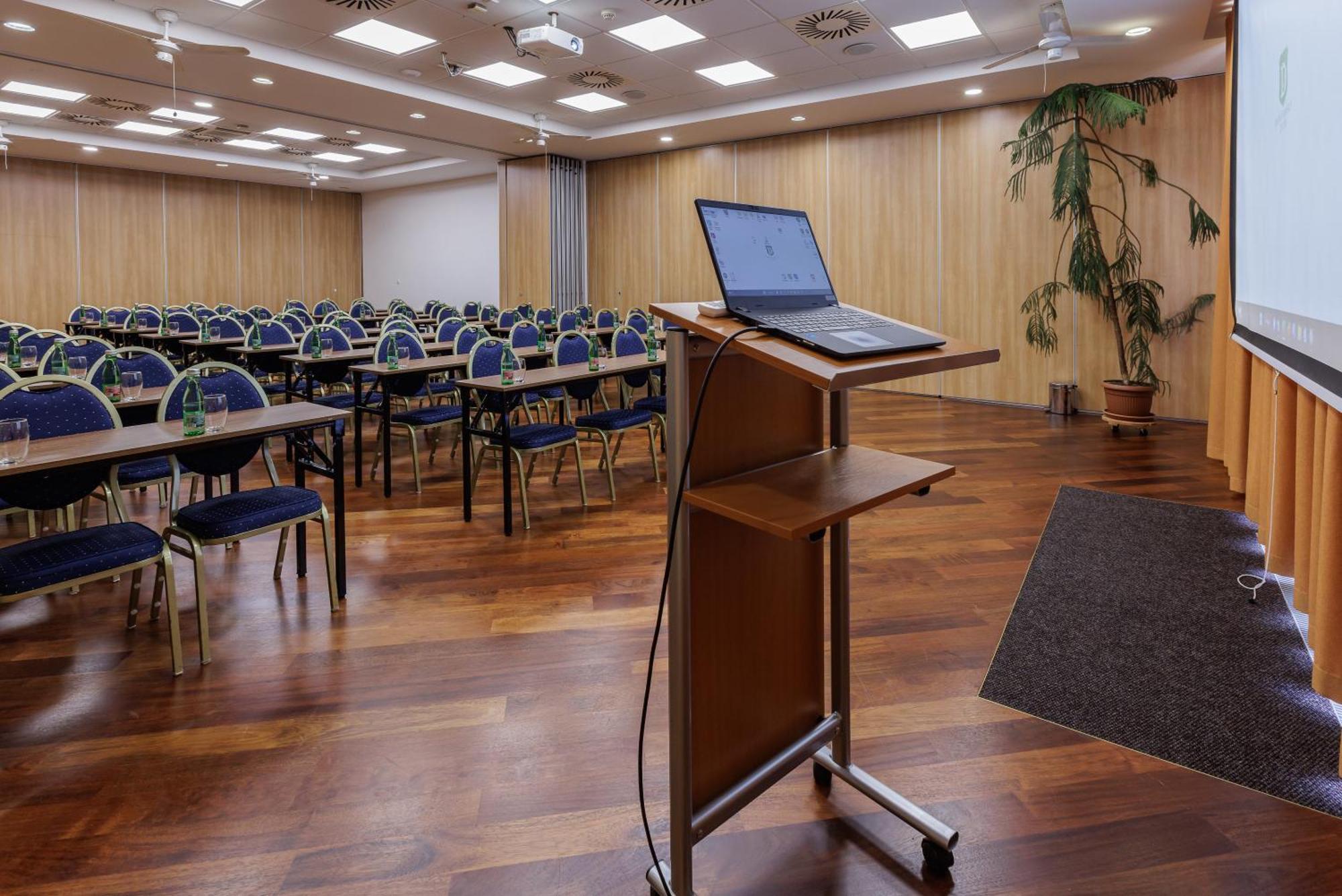 Darovansky Dvur - Wellness & Golf Hotel Браси Экстерьер фото