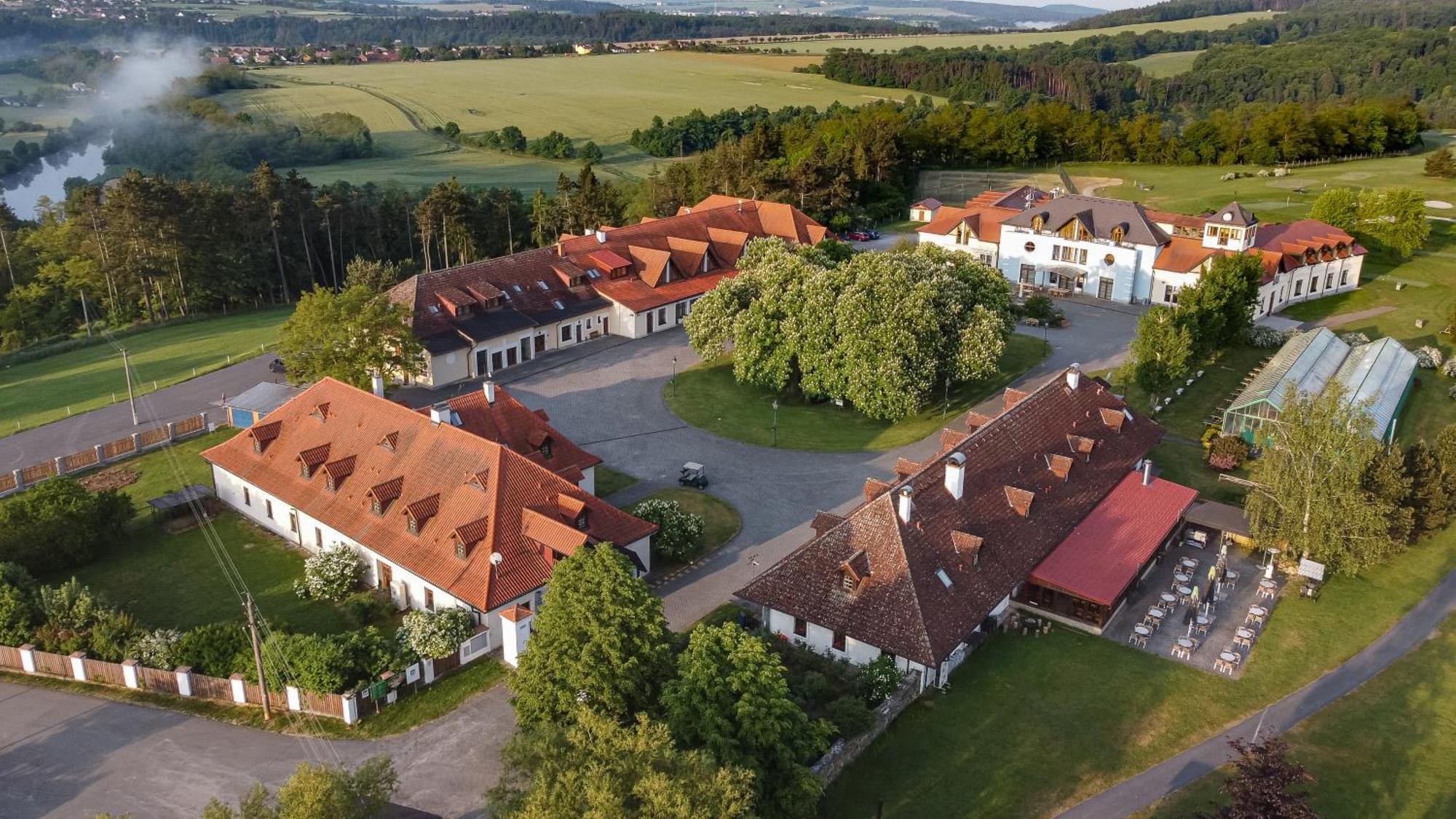 Darovansky Dvur - Wellness & Golf Hotel Браси Экстерьер фото