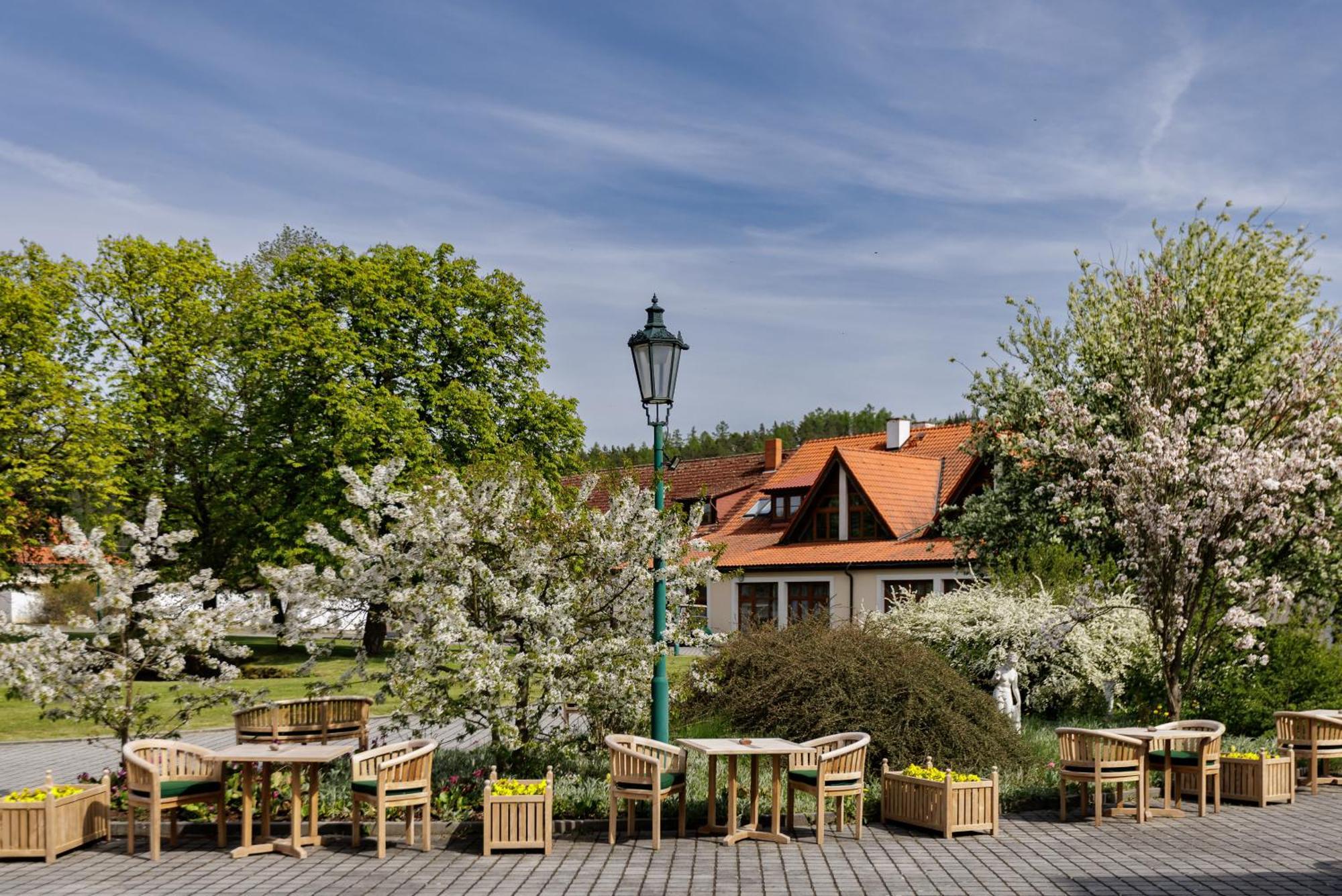 Darovansky Dvur - Wellness & Golf Hotel Браси Экстерьер фото