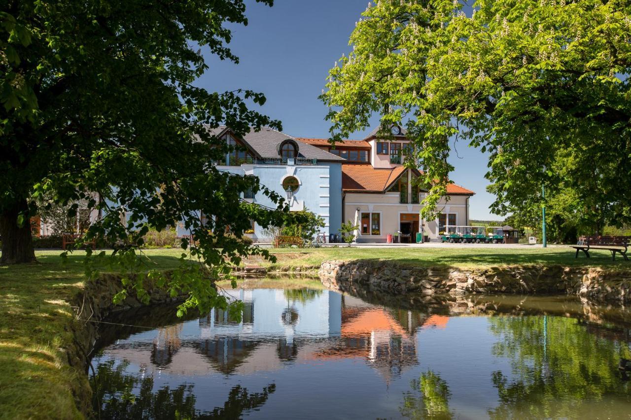 Darovansky Dvur - Wellness & Golf Hotel Браси Экстерьер фото